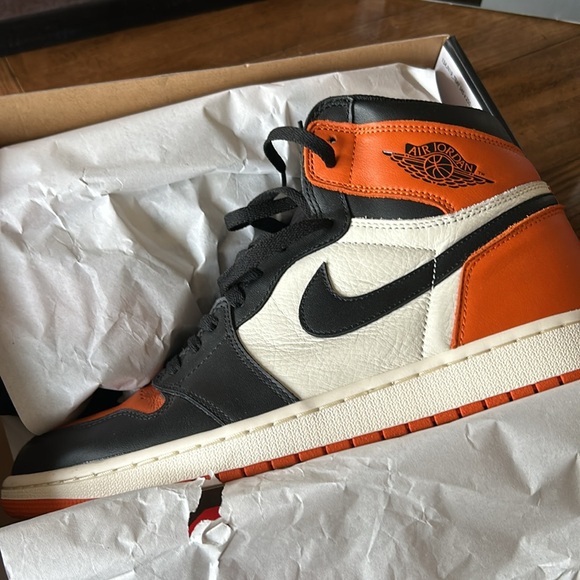 Air Jordan 1 retro high OG; black/starfish – sail. Sz13; shattered backboard. - Picture 2 of 4